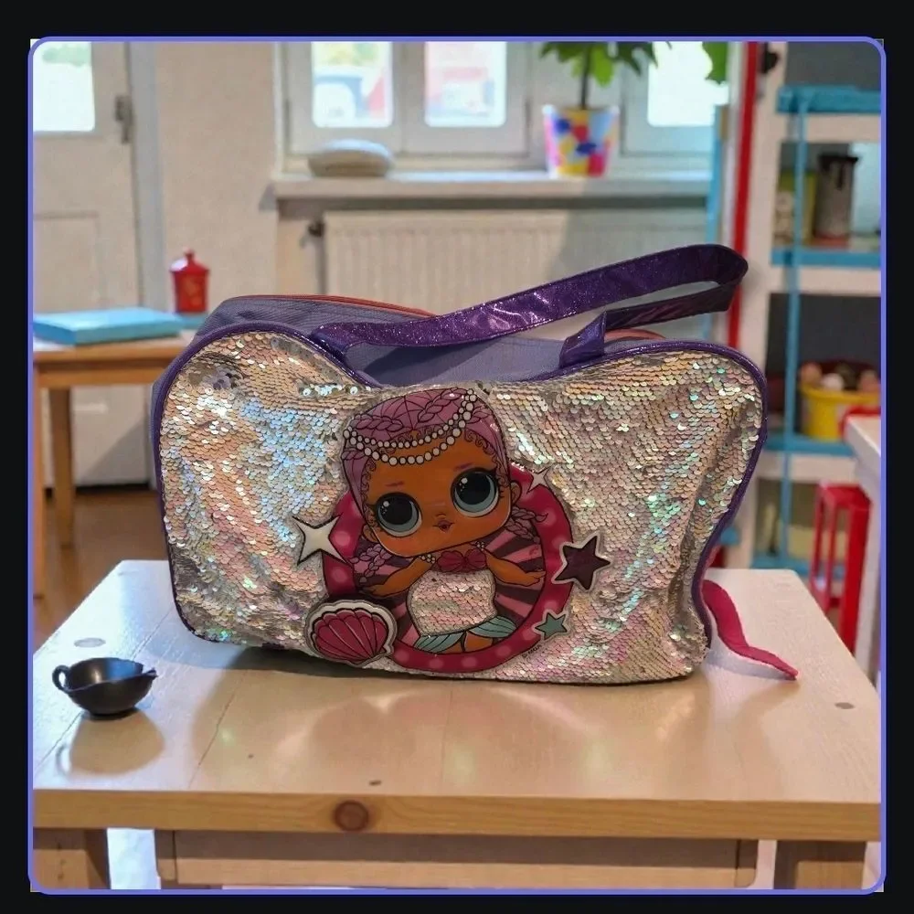 L.O.L. Surprise! Glittery Doll Set with Purple Handle - Picture 4 of 6